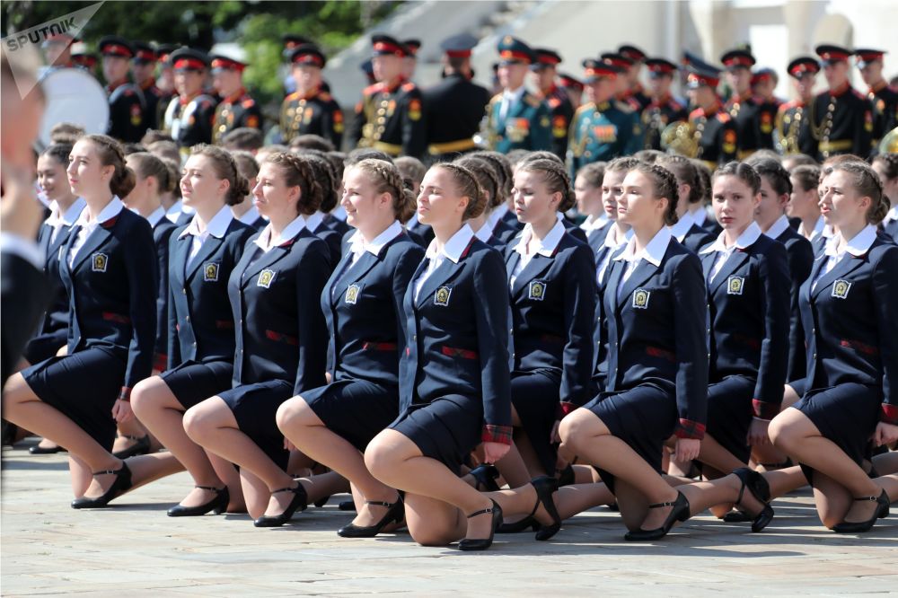 Девушки в военной форме тоже очень горячи и темпераменты - в этом можно убедиться прямо сейчас 