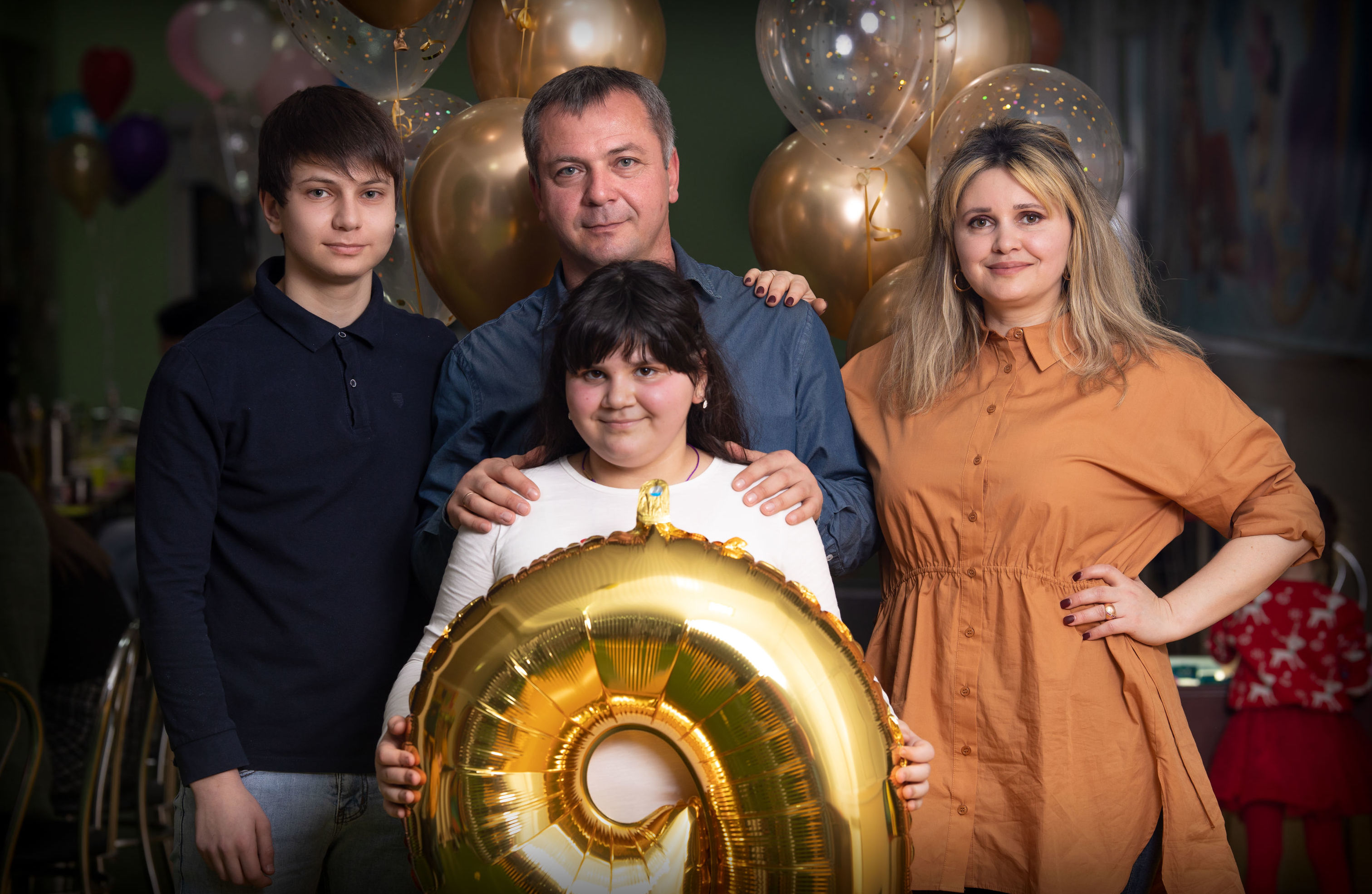 Джони Техов и Карина Гаглоева с детьми Асланом и Машей Джони Техов и Карина Гаглоева с детьми Асланом и Машей