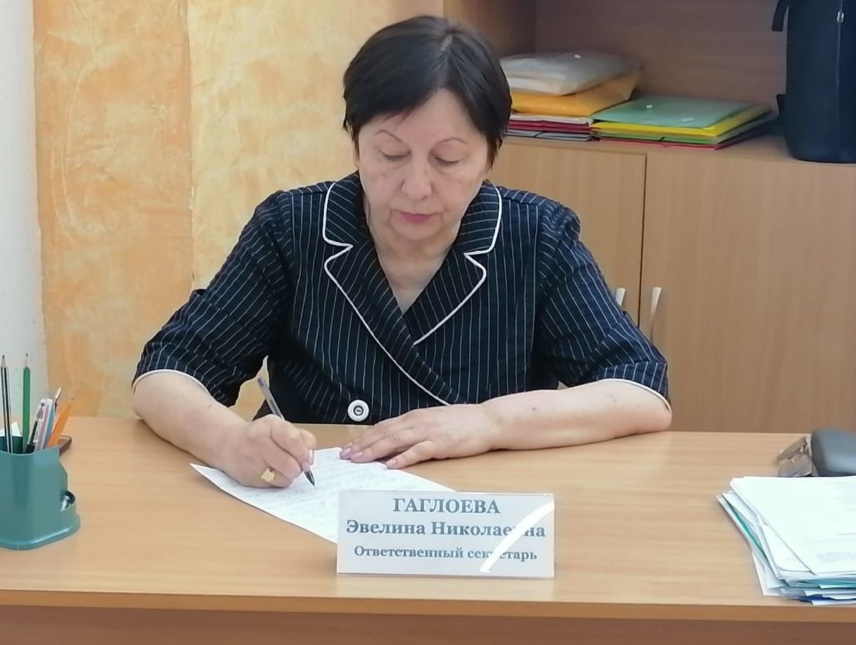 Гаглоева Эвелина Николаевна – секретарь приемной комиссии ЮОГУ Гаглоева Эвелина Николаевна – секретарь приемной комиссии ЮОГУ