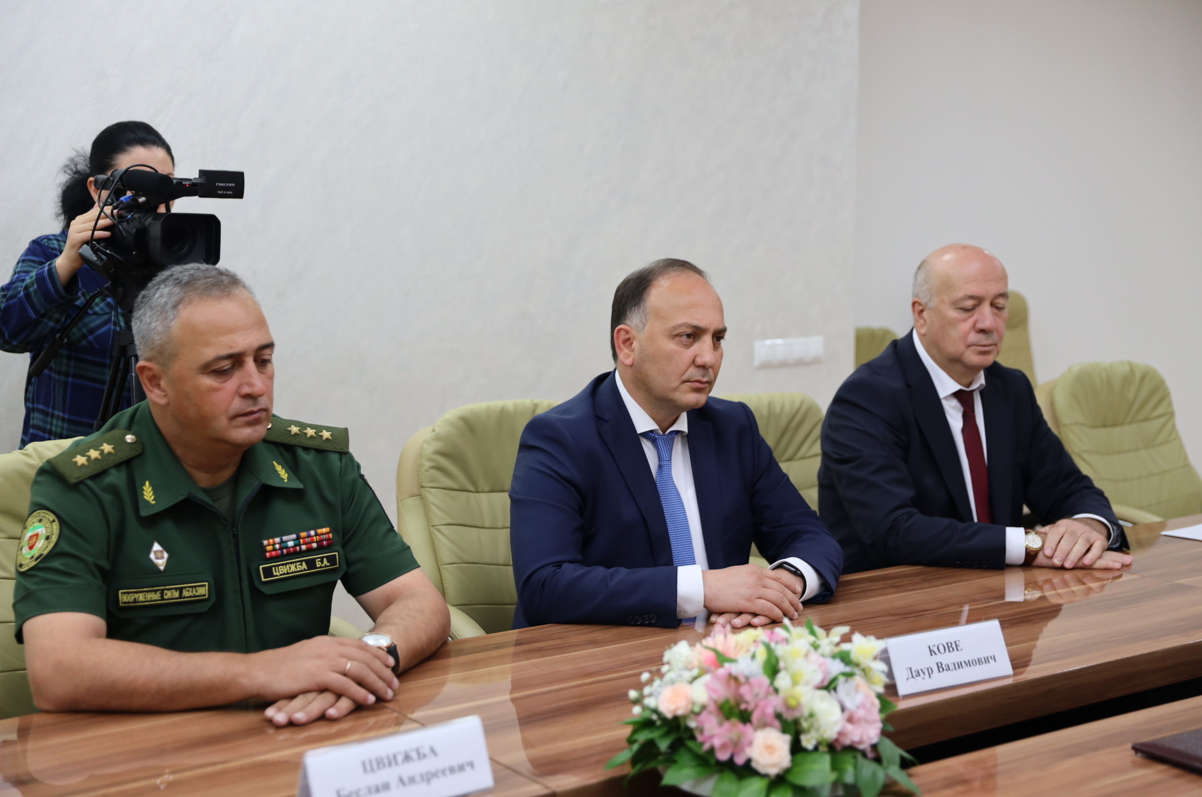 Встреча Анатолия Бибилова с делегацией Абхазии Встреча Анатолия Бибилова с делегацией Абхазии