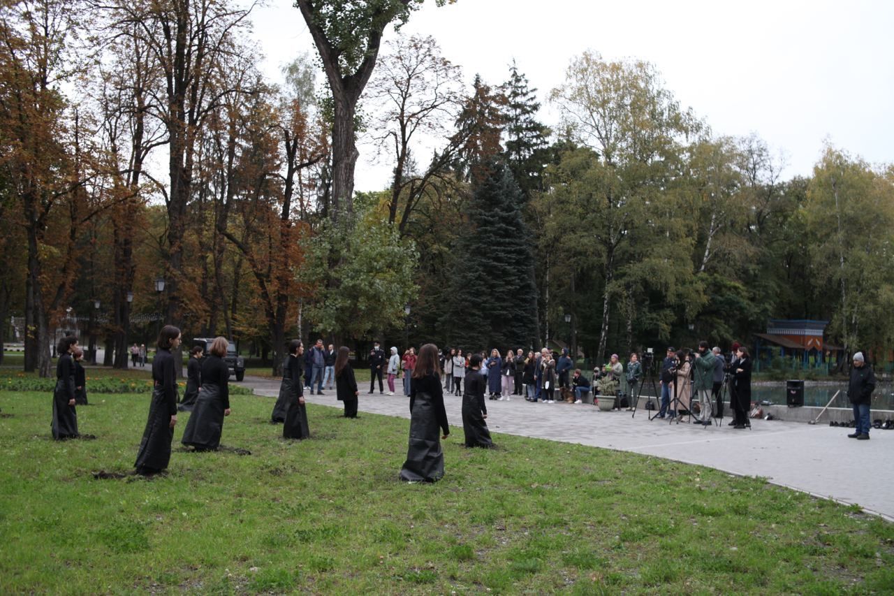 Перформанс художника Сергея Катрана Тахуды Перформанс художника Сергея Катрана Тахуды