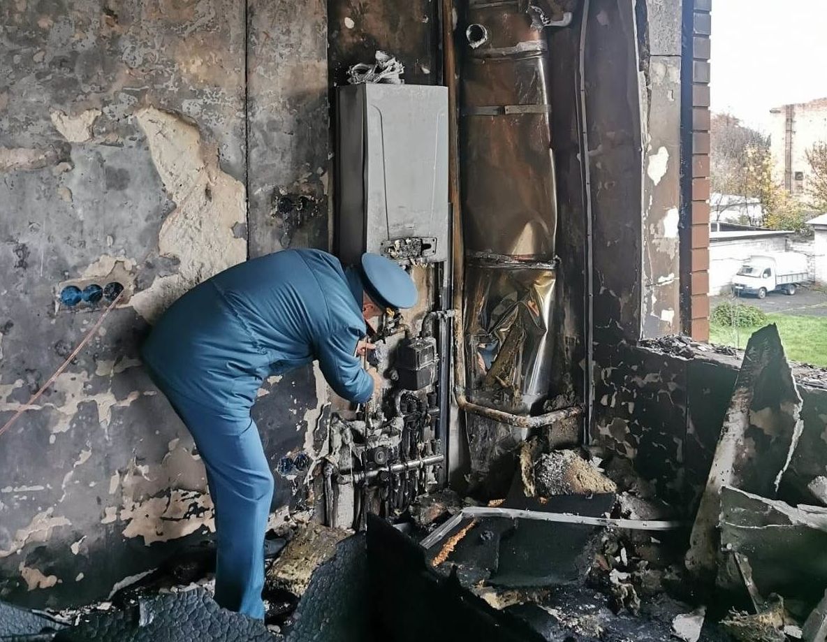 Специалисты выясняют причину пожара, произошедшего во владикавказской многоэтажке Специалисты выясняют причину пожара, произошедшего во владикавказской многоэтажке