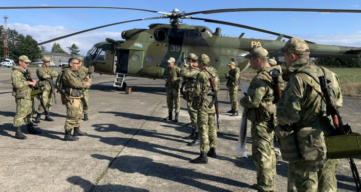 Югоосетинские военнослужащие на учениях в Абхазии Югоосетинские военнослужащие на учениях в Абхазии