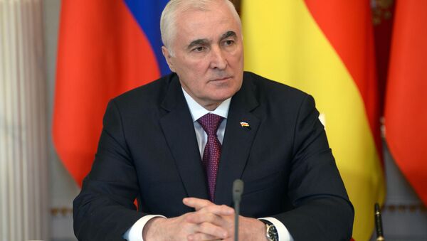 президент Республики Южная Осетия Л.Тибилов - Sputnik Южная Осетия