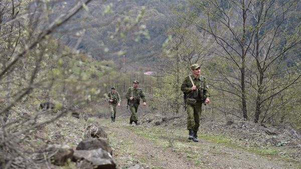 Пограничники патрулируют границу Южной Осетии с Грузией - Sputnik Южная Осетия
