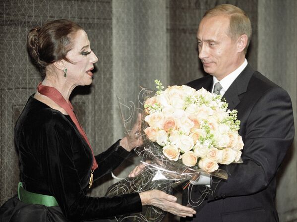 Путин вручает Плисецкой орден За заслуги перед Отечеством - Sputnik Южная Осетия