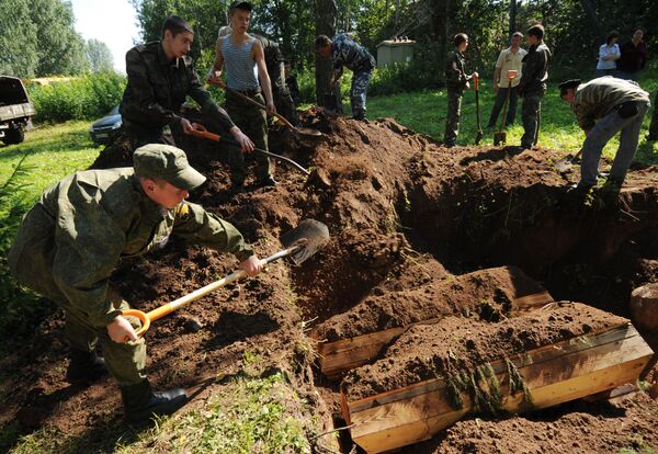 Перезахоронение солдат ВОВ на воинском кладбище - Sputnik Южная Осетия