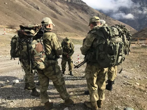 Разведчики в Южной Осетии показали навыки езды на БТРах и стрельбы из бесшумных винтовок Разведчики в Южной Осетии показали навыки езды на БТРах и стрельбы из бесшумных винтовок