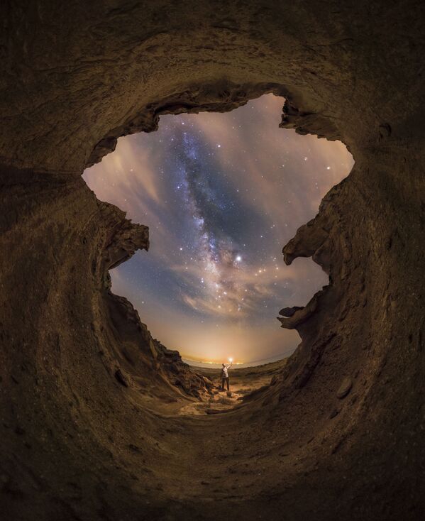 Снимок Beautiful Persian Gulf Nights  иранского фотографа Mohammad Sadegh Hayati из категории People & Space, попавший в шортлист конкурса Insight Investment Astronomy Photographer of the Year 2020  - Sputnik Южная Осетия