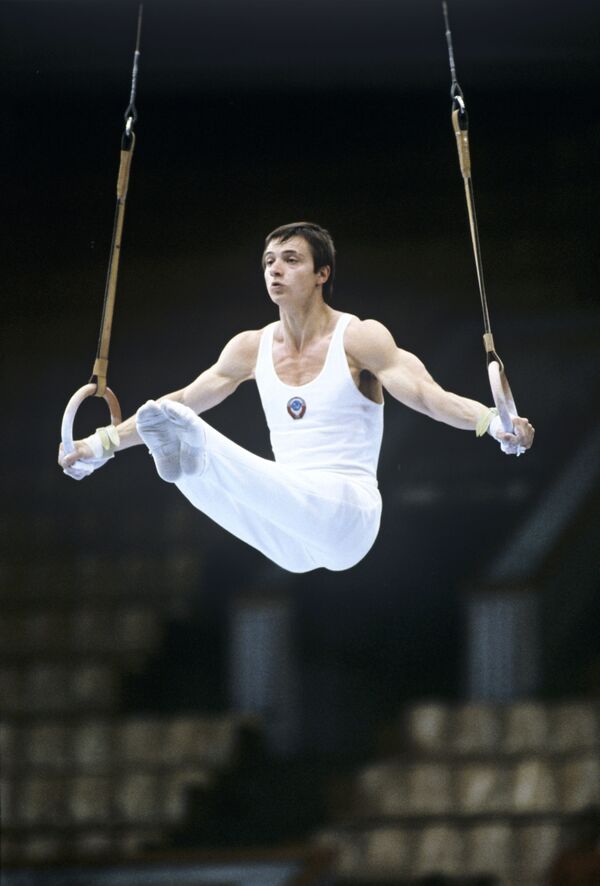 Абсолютный чемпион СССР 1979 года по спортивной гимнастике, олимпийский чемпион 1980 года в командном первенстве Эдуард Азарян. - Sputnik Южная Осетия