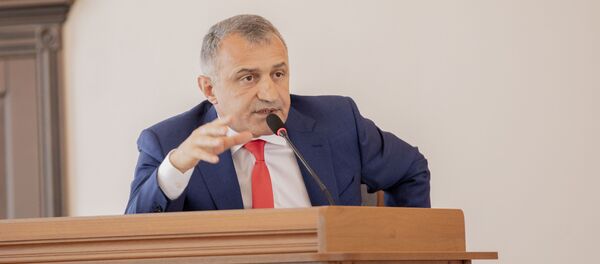 Анатолий Бибилов на сессии Парламента РЮО - Sputnik Южная Осетия