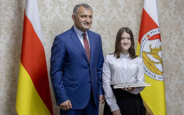 Награждение участников конкурса сочинений о геноциде осетинского народа - Sputnik Южная Осетия