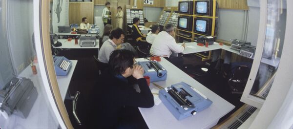 Представители средств массовой информации в пресс-центре Олимпийского комплекса Лужники, во время XXII летних Олимпийских игр. Представители средств массовой информации в пресс-центре Олимпийского комплекса Лужники, во время XXII летних Олимпийских игр. - Sputnik Южная Осетия