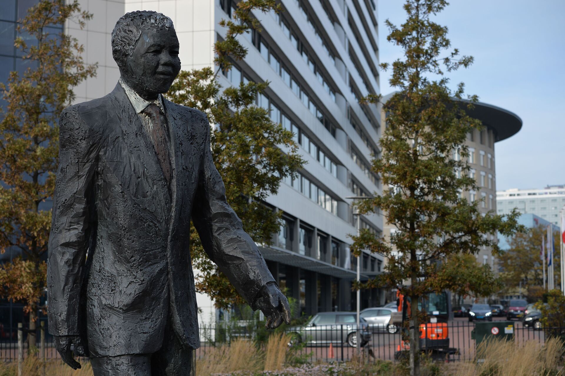 Памятник бывшему президенту Южно-Африканской Республики Нельсону Манделе в Гааге. - Sputnik Южная Осетия, 1920, 17.07.2022