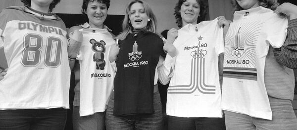 Models of clothing plant near Stuttgart Feb. 1, 1980 hold five different t-shirts with emblems of the Moscow Olympics 1980 which are produced by the factory for German language countries. According to factory manager there was no loss in selling Olympic souvenirs so far, unaffected by boycott plans of Western countries Models of clothing plant near Stuttgart Feb. 1, 1980 hold five different t-shirts with emblems of the Moscow Olympics 1980 which are produced by the factory for German language countries. According to factory manager there was no loss in selling Olympic souvenirs so far, unaffected by boycott plans of Western countries - Sputnik Южная Осетия