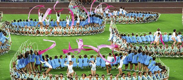 Выступление спортсменов на торжественной церемонии закрытия XXII Олимпийских игр - Sputnik Южная Осетия