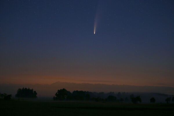 Комета C/2020 F3 в небе над Германией - Sputnik Южная Осетия