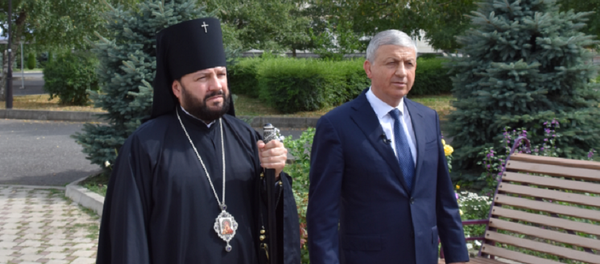 Архиепископ Владикавказский и Аланский Леонид и Глава Северной Осетии Вячеслав Битаров - Sputnik Южная Осетия