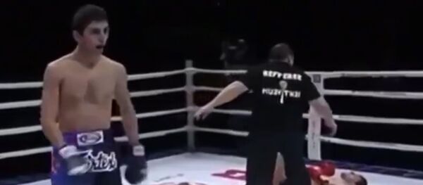 Алан Саламов успешно дебютировал в ММА Алан Саламов успешно дебютировал в ММА - Sputnik Южная Осетия