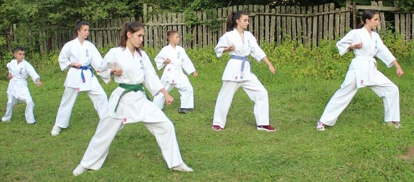 Хуссар Ирыстоны æрыгон каратистты цæттæгæнæн ахуыртæ Кърозы - Sputnik Хуссар Ирыстон