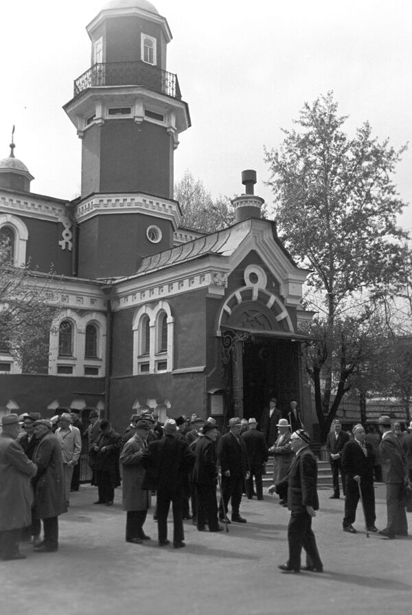 С Божьей помощью – как священнослужители работали на Олимпиаде-80 С Божьей помощью – как священнослужители работали на Олимпиаде-80 - Sputnik Южная Осетия
