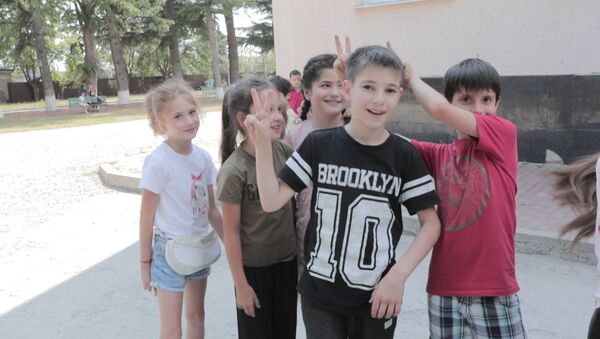 Дома хорошо, а у нас лучше: чем заняты дети Южной Осетии в летнем лагере - Sputnik Южная Осетия