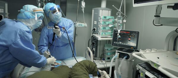 Медицинские работники в защитной одежде в госпитале Уханя Медицинские работники в защитной одежде в госпитале Уханя - Sputnik Южная Осетия