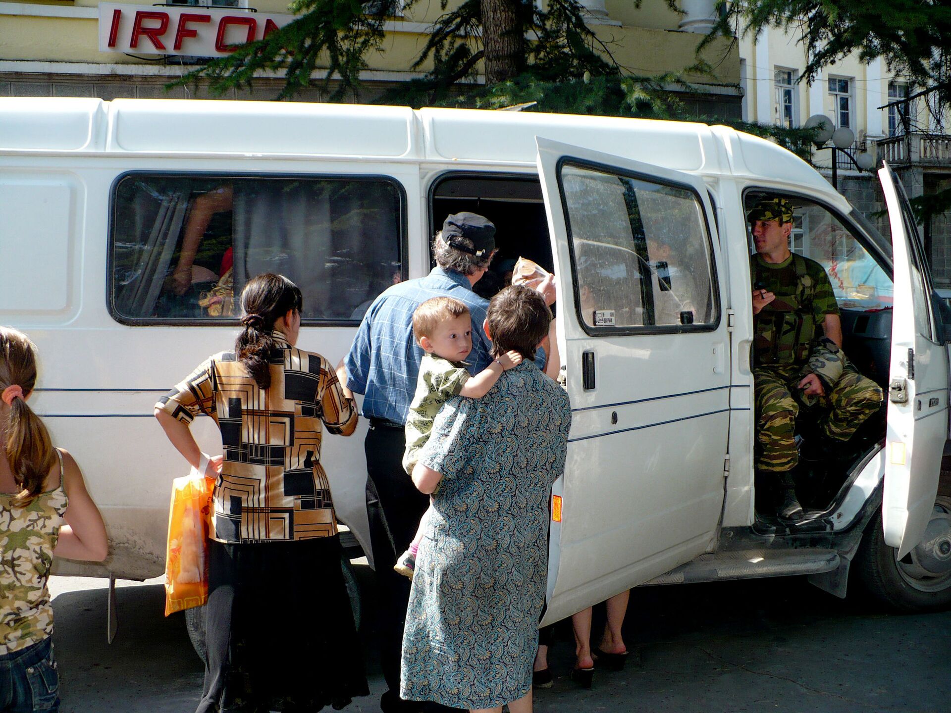 Цхинвал, эвакуация детей. Война 08.08.08. - Sputnik Южная Осетия, 1920, 06.08.2025
