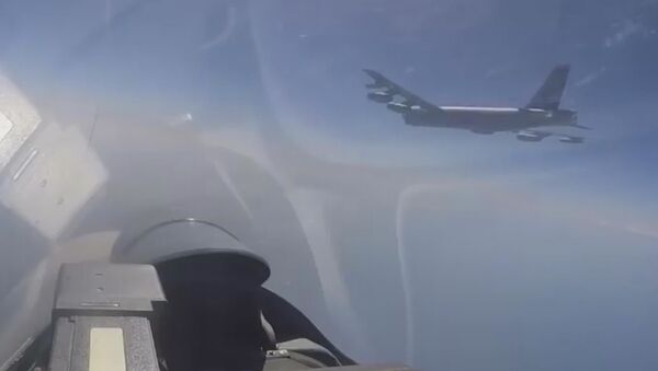 Российский истребитель Су-27 перехватил самолеты-разведчики США - Sputnik Южная Осетия