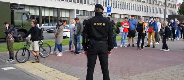 Возле ЦИК Белоруссии выстроилась очередь граждан для подачи обращений - Sputnik Южная Осетия