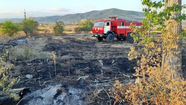 Пожарные тушат возгорание сухостоя на окраине Цхинвала  - Sputnik Южная Осетия