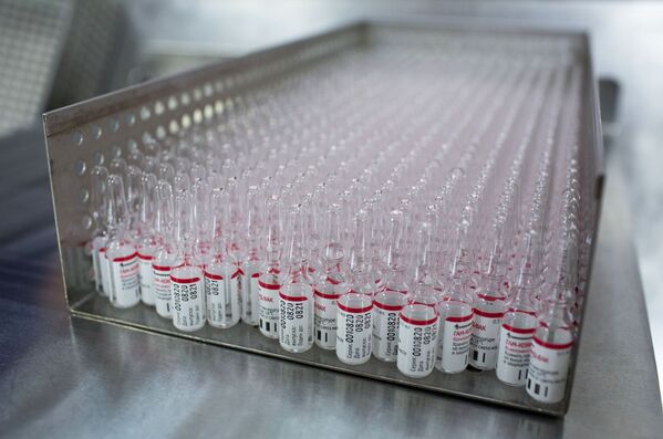 Производство вакцины от COVID-19 на фармацевтическом заводе Биннофарм - Sputnik Южная Осетия