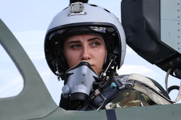 Курсантка Краснодарского высшего военного авиационного училища готовится к первому учебно-тренировочному полёту на самолёте L-39 Albatros Курсантка Краснодарского высшего военного авиационного училища готовится к первому учебно-тренировочному полёту на самолёте L-39 Albatros - Sputnik Южная Осетия