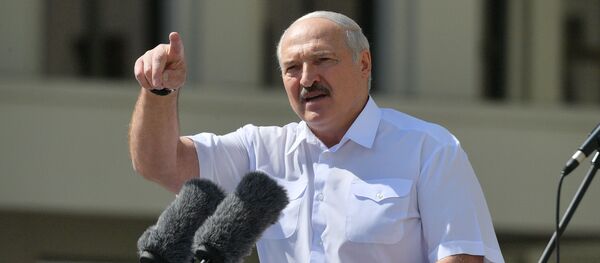 Президент Беларуси Александр Лукашенко выступает на митинге в его поддержку Президент Беларуси Александр Лукашенко выступает на митинге в его поддержку - Sputnik Южная Осетия