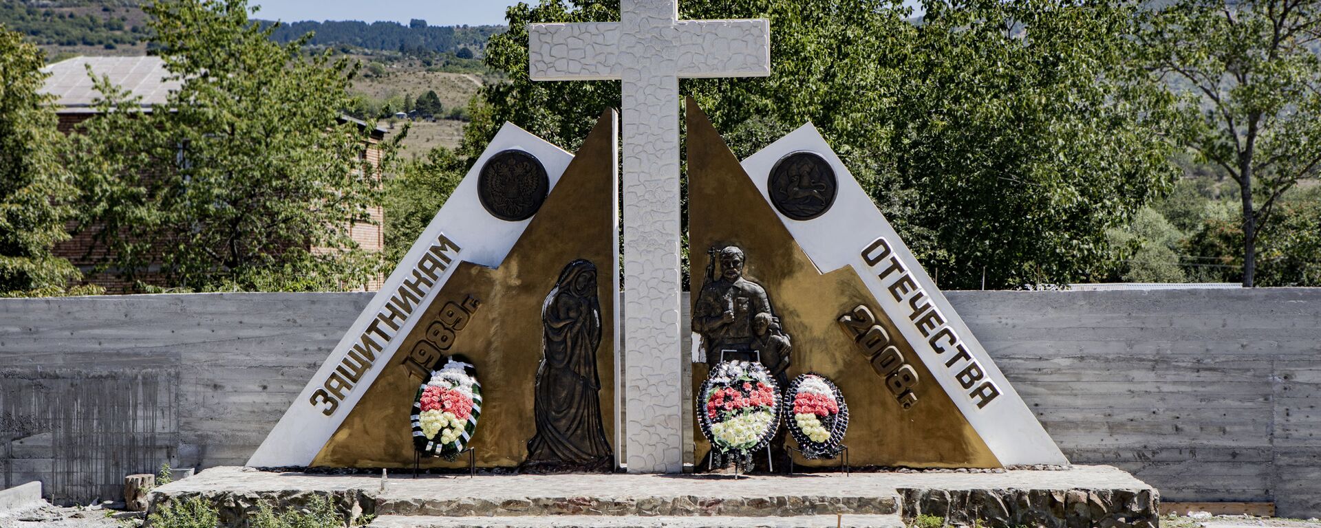 Памятник защитникам отечества в Знауре - Sputnik Южная Осетия, 1920, 20.02.2024
