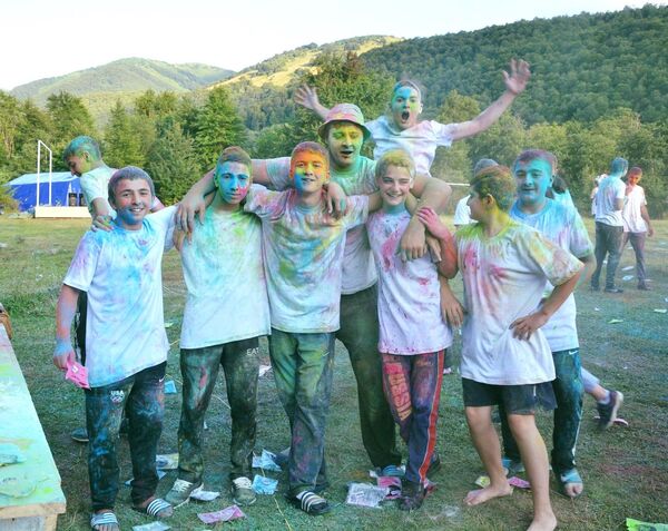 Незабываемые эмоции: первый поток этнолагеря в Южной Осетии завершил работу Незабываемые эмоции: первый поток этнолагеря в Южной Осетии завершил работу - Sputnik Южная Осетия