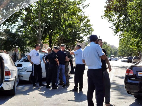 В центре Цхинвала столкнулись иномарки BMW, Lexus и Mercedes - Sputnik Южная Осетия