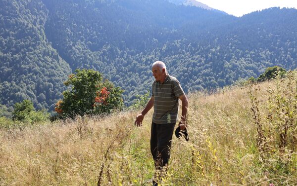 Президент Южной Осетии навестил жителя высокогорного села Машхара  - Sputnik Южная Осетия