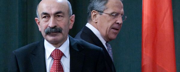 Министры иностранных дел России и Южной Осетии Сергей Лавров и Мурат Джиоев на встрече в 2010 году. Министры иностранных дел России и Южной Осетии Сергей Лавров и Мурат Джиоев на встрече в 2010 году. - Sputnik Южная Осетия