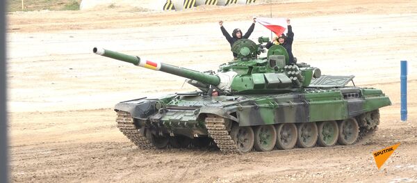 Это победа! Как экипаж из Южной Осетии вышел в лидеры танкового биатлона под Москвой Это победа! Как экипаж из Южной Осетии вышел в лидеры танкового биатлона под Москвой - Sputnik Южная Осетия