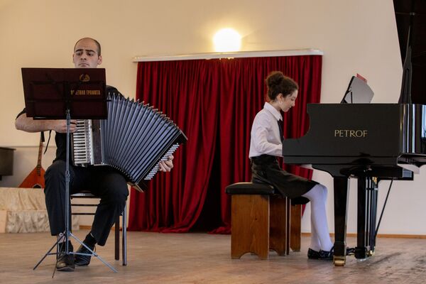 Любителям классики: юные пианисты выступили на фестивале фортепианной музыки в Цхинвале - Sputnik Южная Осетия