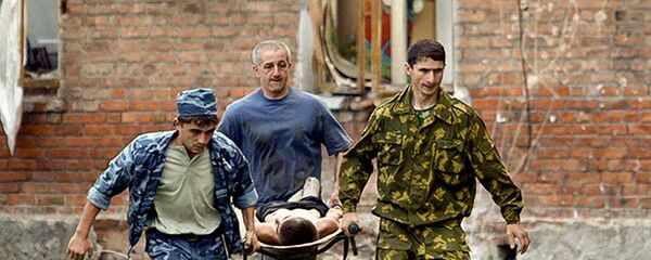 Роберт Остаев во время Бесланской трагедии Роберт Остаев во время Бесланской трагедии - Sputnik Южная Осетия