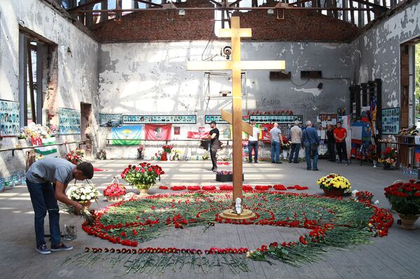 Траурные мероприятия в Беслане, посвященные 16-й годовщине теракта в первой школе  - Sputnik Южная Осетия