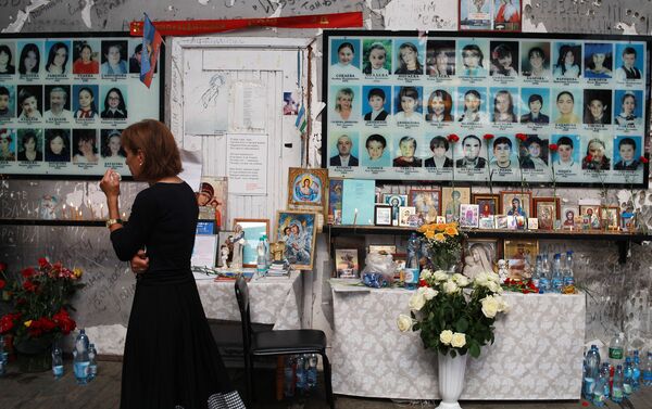 Траурные мероприятия в Беслане, посвященные 16-й годовщине теракта в первой школе  - Sputnik Южная Осетия