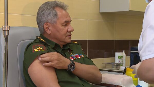 Сергей Шойгу сделал прививку российской вакциной от коронавируса - Sputnik Южная Осетия