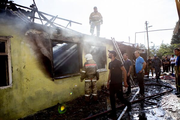 После тушения пожара в частном доме по улице Х. Гаглоева. - Sputnik Южная Осетия