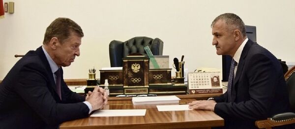 Встреча  Анатолия Бибилова с Дмитрием Козаком  Встреча  Анатолия Бибилова с Дмитрием Козаком  - Sputnik Южная Осетия