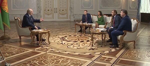 Немного пересидел: Лукашенко дал большое интервью российским журналистам Немного пересидел: Лукашенко дал большое интервью российским журналистам - Sputnik Южная Осетия