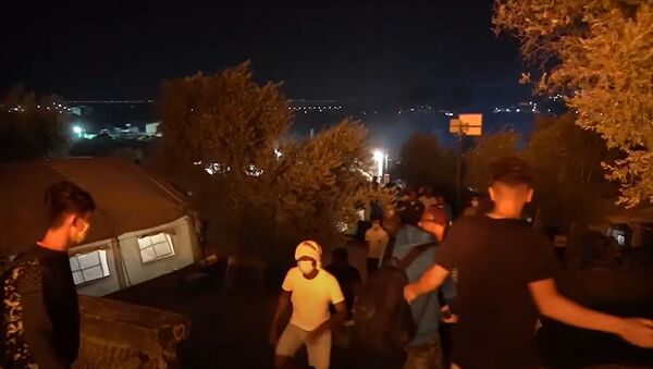 В Греции на острове Лесбос сгорел крупнейший лагерь мигрантов - Sputnik Южная Осетия