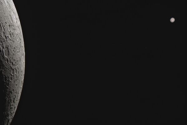 Снимок Space Between Us… польского фотографа Łukasz Sujka, занявший первое место в категории PLANETS, COMETS AND ASTEROID конкурса Insight Investment Astronomy Photographer of the Year 2020 - Sputnik Южная Осетия